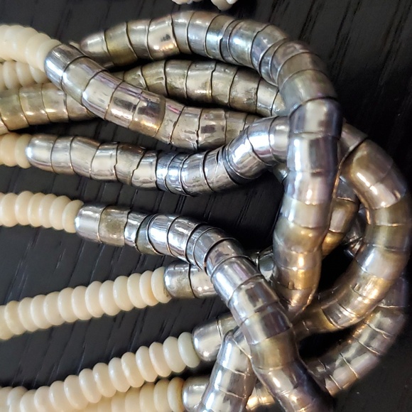 3 Shell Necklaces 1 Shell Bracelt - Picture 4 of 5